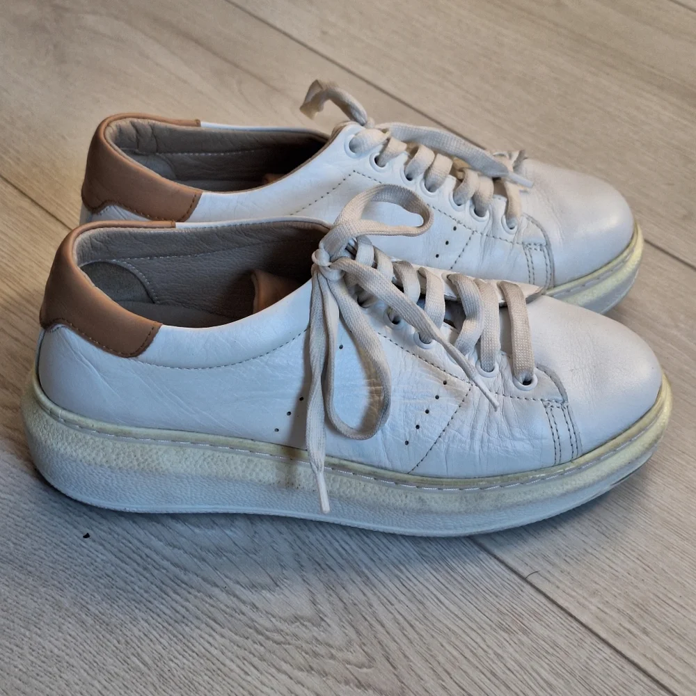 Ateliers White Leather Sneakers 38